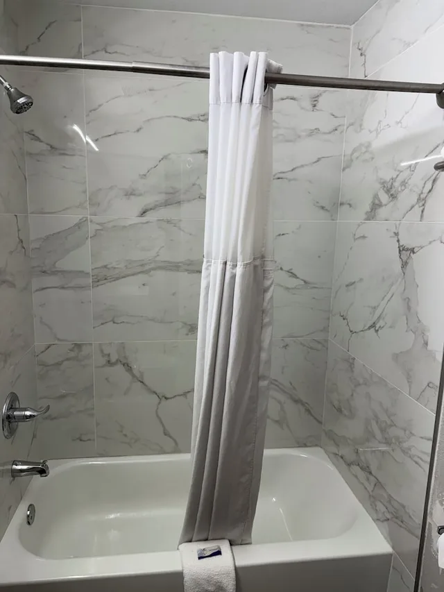غرفة قياسية بسرير كوين، Microtel Inn Ardmore 7/7