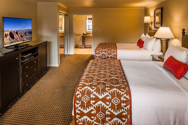 غرفة قياسية بسريرين كوين لذوي الإعاقة، Best Western Plus Arroyo Roble Hotel & Creekside Villas 5/10
