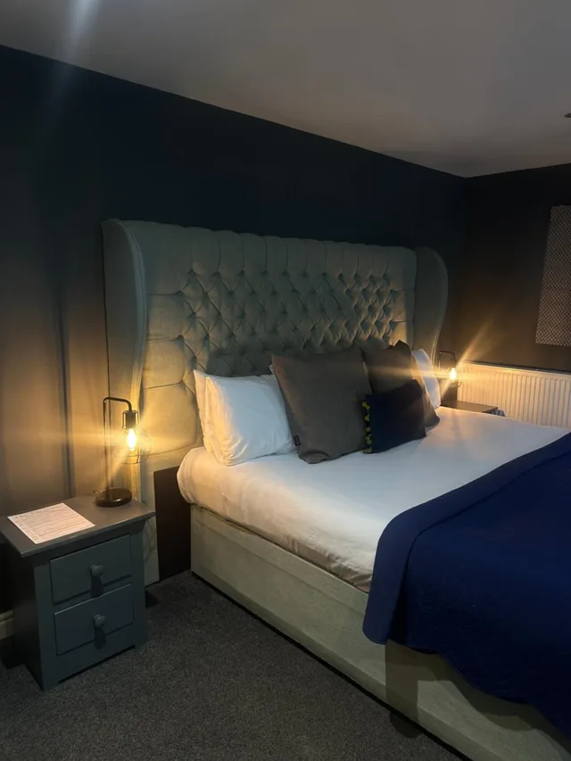 Deluxe, The Vicarage 2/8
