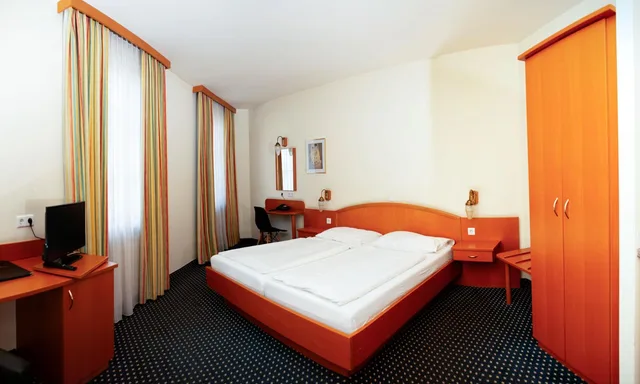 غرفة بسرير كينج، Suite Hotel 900 M Zur Oper 5/10