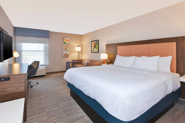 Study, King Bed, Sofa, Hampton Inn Princeton 1/4