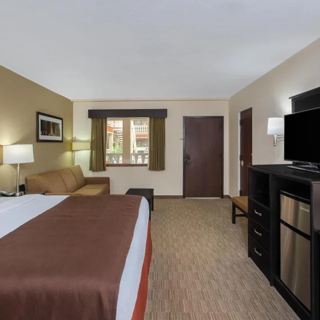 غرفة سوبيريور بسرير كينج، Americinn By Wyndham Janesville 2/8