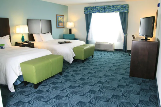 غرفة بسرير كينج وسريرين كوين، Hampton Inn And Suites Dallas Lewisville Vista Ridge Mall 4/6