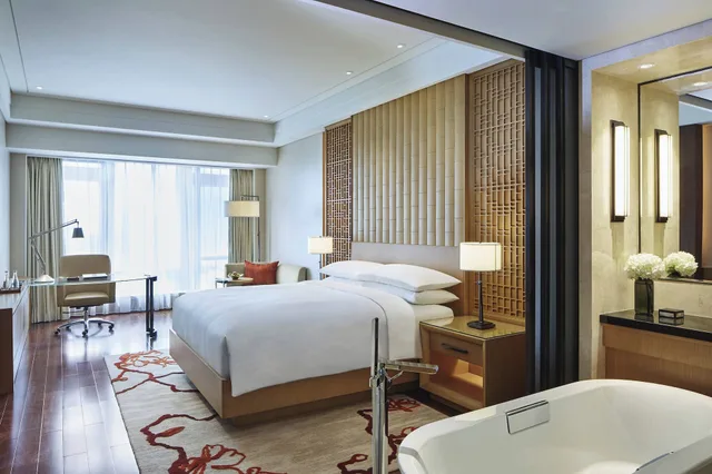 غرفة ديلوكس بإطلالة على المدينة مفردة بسرير كينج للمدخنين، Zhuhai Marriott Hotel 7/7