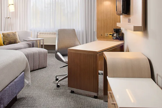 غرفة بسرير كينج، COURTYARD BY MARRIOTT SACRAMENTO MIDTOWN 6/9