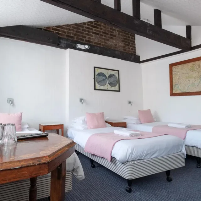 غرفة ثلاثية بحمام مشترك في الطابق العلوي، St Athans Hotel 5/10