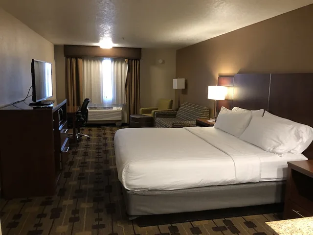 Standard, King Bed, Holiday Inn Express Hotel & Suites Corning 1/3
