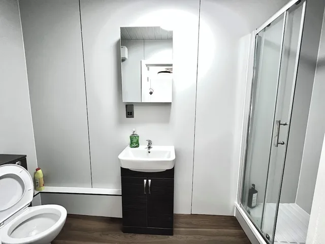غرفة قياسية مزدوجة، OYO Welsh Holiday Accommodation - Modern Stay 8/9