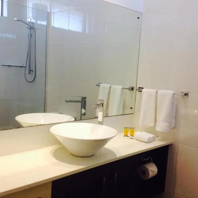 غرفة تنفيذية، Sandown Regency 9/10