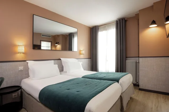 Adjoining, Double and Twin Beds، Hotel Marais De Launay 4/9