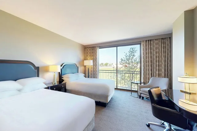غرفة بريميوم بسريرين مزدوجين، SHERATON MCKINNEY HOTEL 1/9