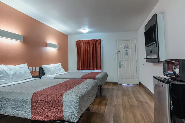 غرفة قياسية بسريرين مزدوجين، Motel6 Texarkana, AR 2/8