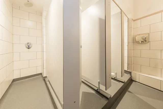 Private, 5 Bunk Beds، Publove the Green Man Hostel 1/1