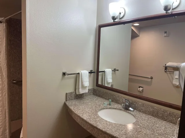 غرفة بسرير مزدوج لذوي الإعاقة، Best Western I-5 Inn & Suites 3/6