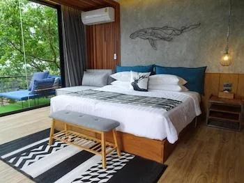 Garden, Deluxe, King Bed، The Cabin Beach Resort 1/1