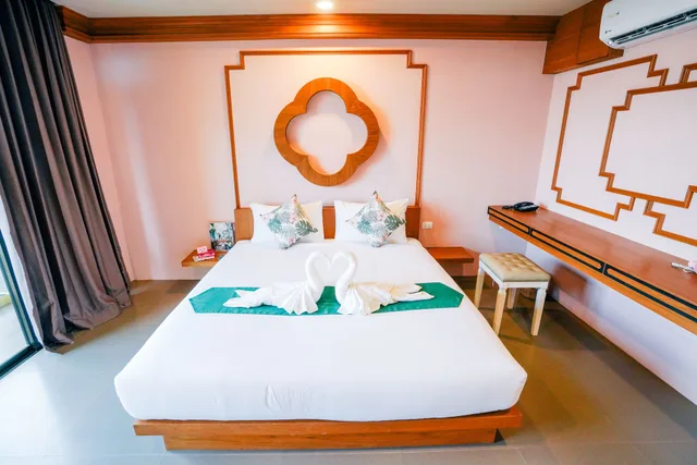 Room, Triple, Single Bed, 2 Queen Beds, Pool View, ROYAL PINEAPPLE HOTEL a welcome to wealth and good fortune 8/11