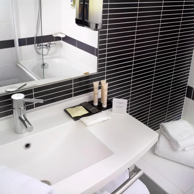 غرفة بريفيليج بسرير كينج بشرفة، Novotel Bordeaux Centre Gare Saint Jean 3/4