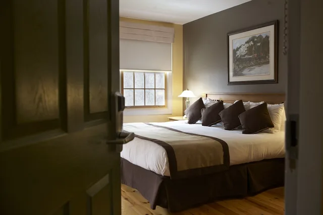 Mill River, King Bed، Moulin Wakefield Mill Hotel and Spa 2/4