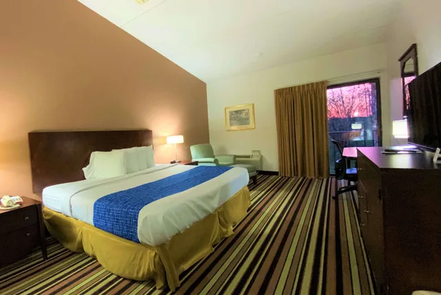 1 Bedroom, Executive, Studio, Suite, King Bed, Travelodge By Wyndham Wytheville 3/6