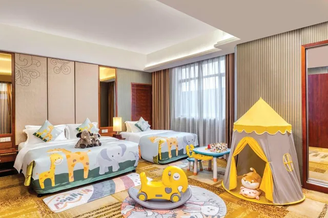 1 Bedroom, Suite, Single Bed, Queen Bed, Lounge Access, Crowne Plaza Foshan 1/7