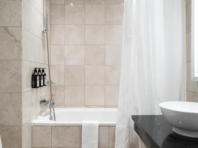 غرفة سوبيريور بسرير كينج، Elite Hotel Marina Tower 10/10