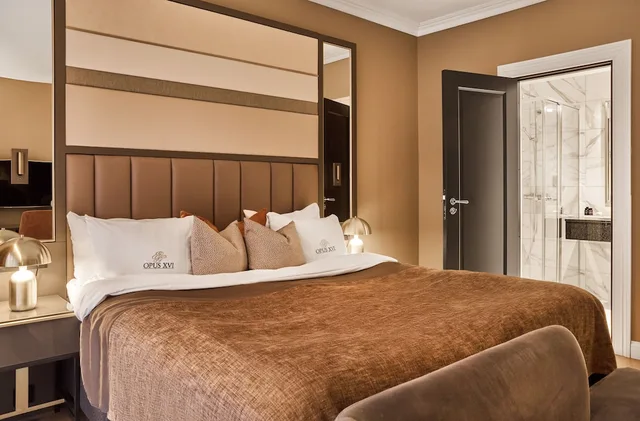 Deluxe, Double Bed, OPUS XVI 4/7