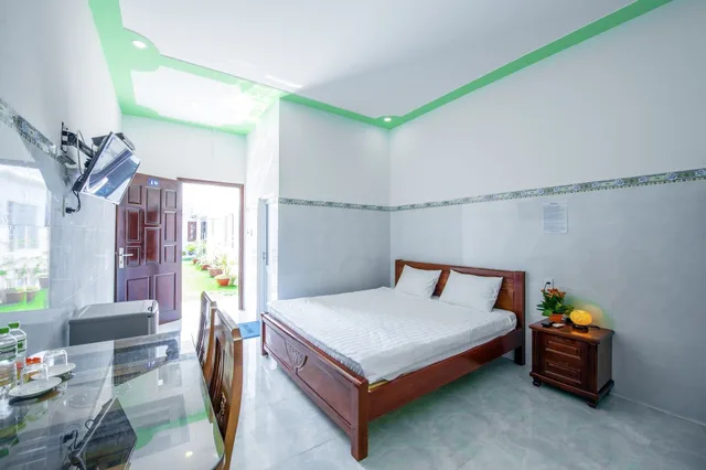 غرفة أساسية بإطلالة على المسبح مفردة بسرير كينج، Hotel Nguyen Toan 4/6