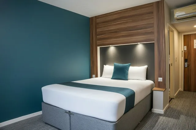 Executive, Double Bed, Ramada by Wyndham London Stansted Airport 4/7