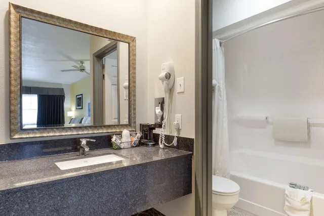 غرفة قياسية بسرير كينج مع أريكة، BEST WESTERN WEST MONROE INN 3/4