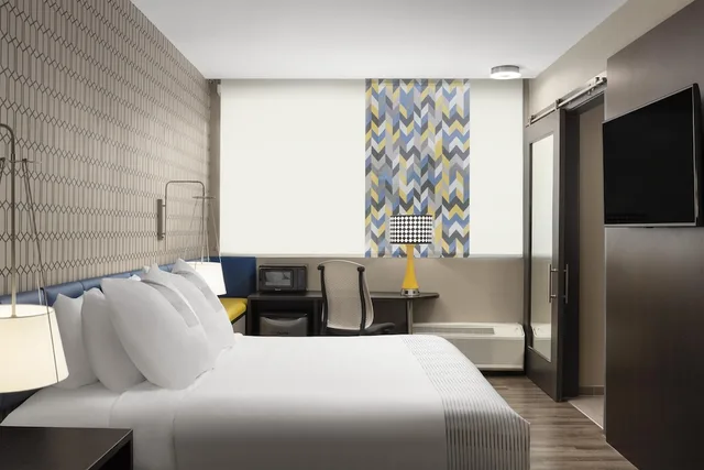 غرفة قياسية بسرير كينج لذوي الإعاقة، Glo Best Western Nashville 2/6