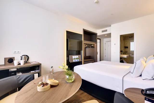 غرفة بريميوم بسريرين منفصلين، Melia Madrid Serrano 3/6