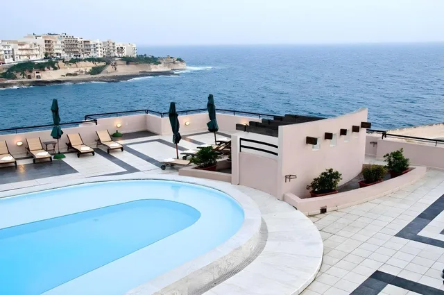 غرفة ثلاثية بسرير كوين وسرير فردي بشرفة، Hotel Calypso 1/1