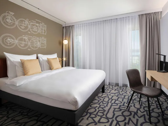 Comfortable, Queen Bed, Working Area، Mercure Warszawa Ursus Station 2/8