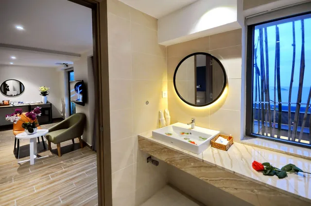 غرفة بريميوم بإطلالة على البحر بشرفة، Anrizon Hotel Nha Trang 4/4