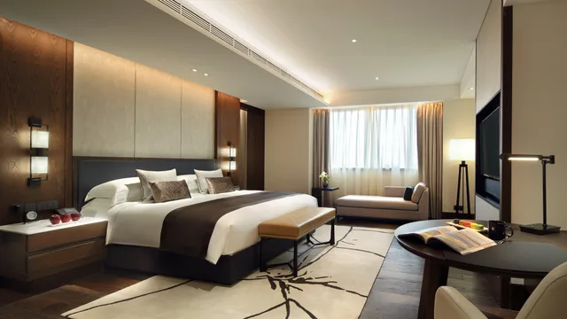 جناح بسرير كينج بغرفة نوم واحدة، InterContinental Shanghai Hongqiao NECC, an IHG Hotel 1/2