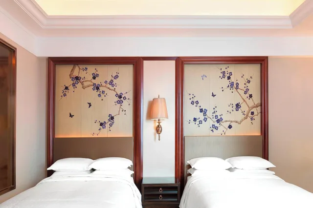 غرفة بسرير مزدوج بإطلالة على البحر، Sheraton Shantou Hotel 5/8