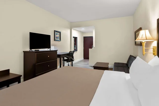 غرفة بسرير كينج لذوي الإعاقة، Quality Inn & Suites Lafayette 1/3