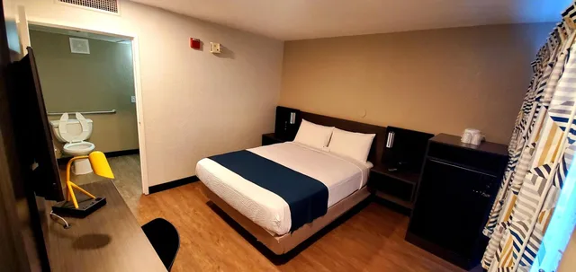 1 Queen Bed - ADA/RI Shower، Motel6 Palmdale, CA 9/10