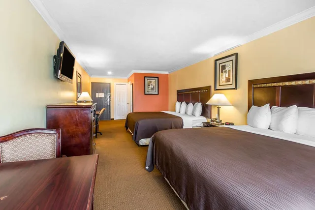 غرفة بسريرين كينج، Quality Inn and Suites Bell Gardens Los Angeles 1/5