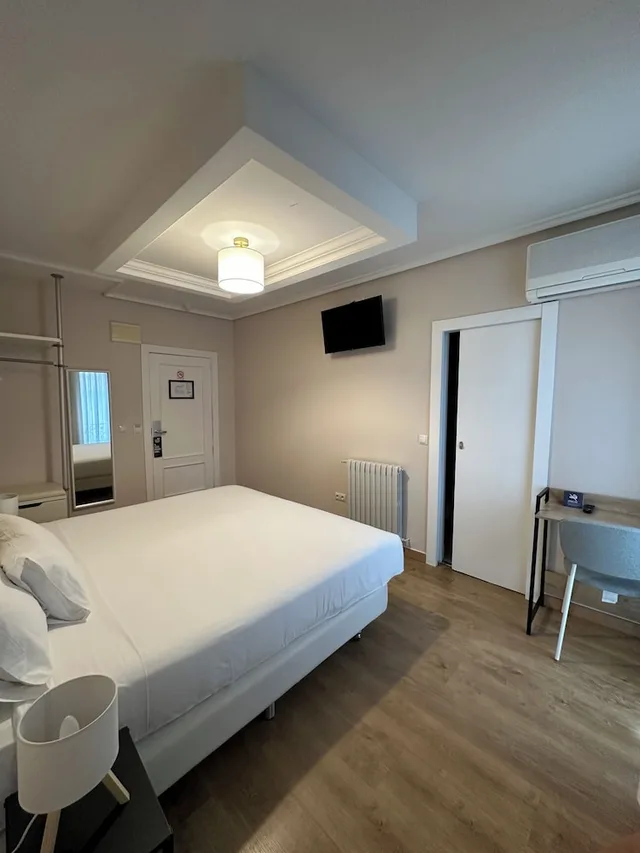 غرفة قياسية بسرير مزدوج بإطلالة على المدينة، Hotel Pilar Plaza Zaragoza 7/10