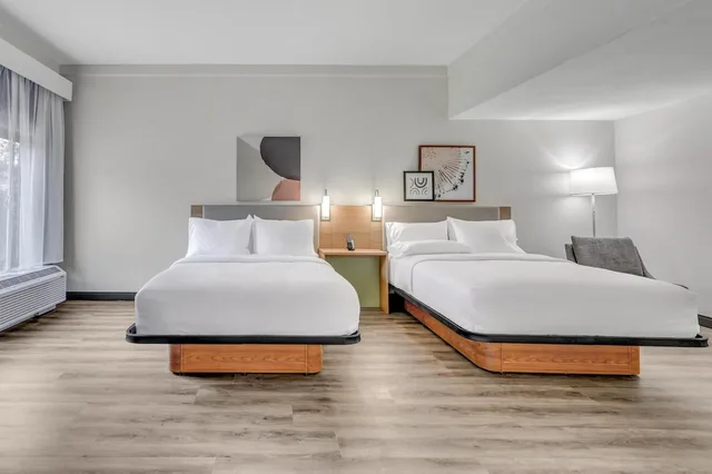 غرفة بسريرين كوين لذوي الإعاقة، Spark by Hilton Fort Myers 1/4