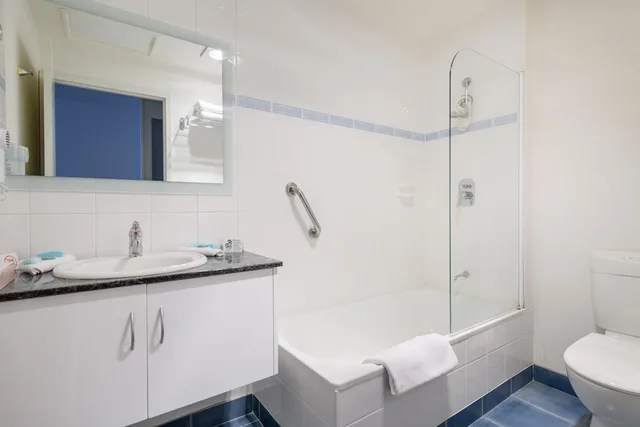 Superior, King Bed, Mayfair Plaza Motel 4/6
