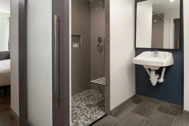 Deluxe, The Bidwell Marriott Portland 4/4
