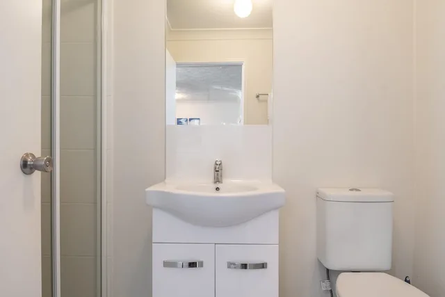 Studio, Queen Bed, Sofa, Byron Central Apartments 3/3