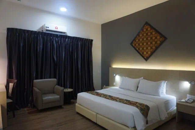 Deluxe, Kingston Hotel 25 at Summit Signature Batu Pahat 2/4