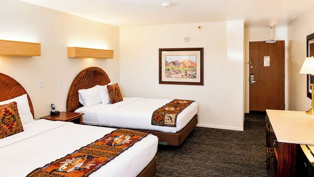 Deluxe, 2 Queen Beds, Accessible, Ticaboo Lodge Lake Powell 1/9