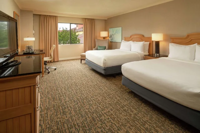 room, 2 queen beds, courtyard view, Doubletree By Hilton Sonoma Wine Country 4/10