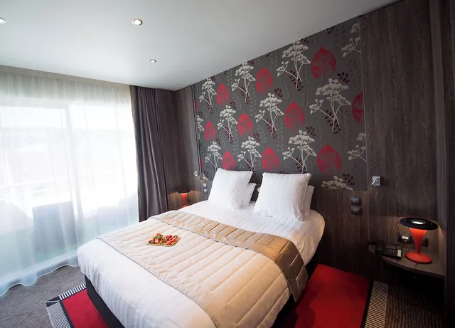 Deluxe, Queen Bed, Garden View, Sofa, Best Western Premier Patio Des Artistes 1/10