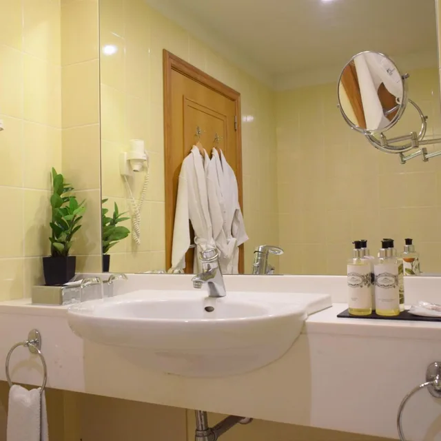 جناح بإطلالة على البحر، Madeira Regency Cliff - Adults Only 3/4