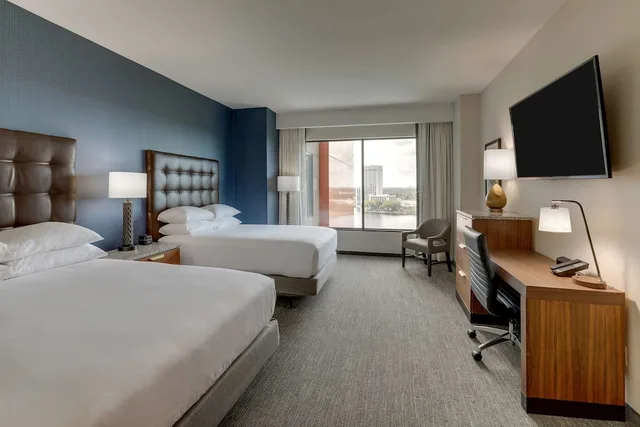 غرفة ديلوكس بسريرين كوين بشرفة، Drury Plaza Hotel Orlando - Disney Springs Area 3/4